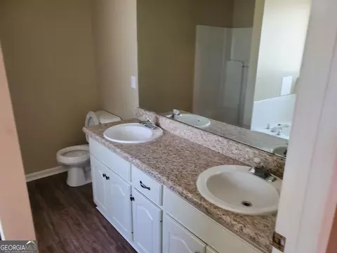 Bath - 190 Blackshears Cir, Dublin, GA 31021 photo 2 of 4