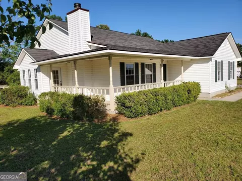Exterior - 190 Blackshears Cir, Dublin, GA 31021 photo 2 of 3