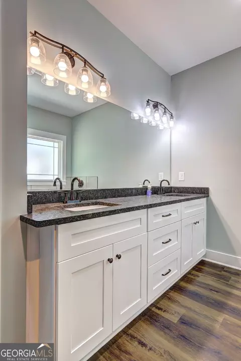 Bath - 239 Fox Rd, Griffin, GA 30224 photo 2 of 7