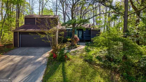 859 Bridgewater Ct, Stone Mountain, GA 30088