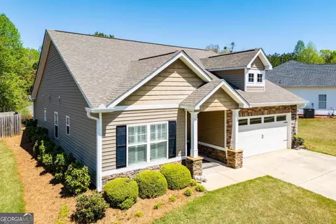 118 Autumn Glen Dr, Carrollton, GA 30117