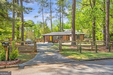 3385 Pinehill Dr, Decatur, GA 30032