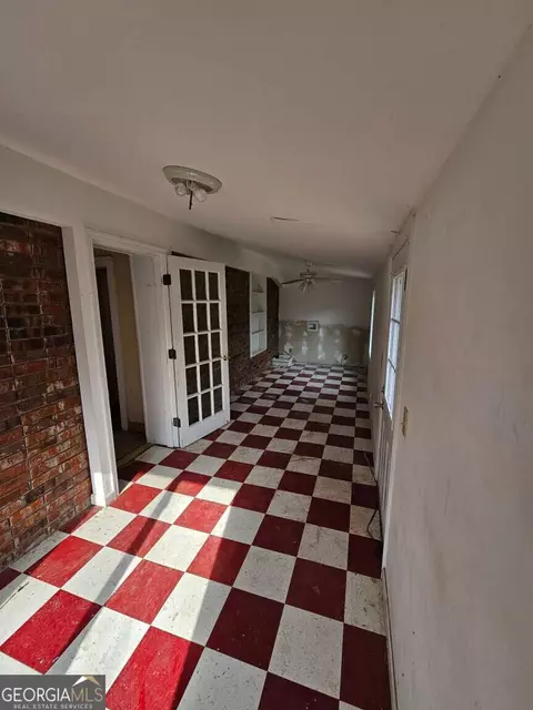 Entry Way - 160 E Currahee St, Toccoa, GA 30577 photo 2 of 3