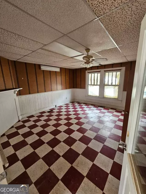 Living - 160 E Currahee St, Toccoa, GA 30577 photo 1 of 3