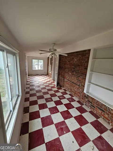 Entry Way - 160 E Currahee St, Toccoa, GA 30577 photo 3 of 3