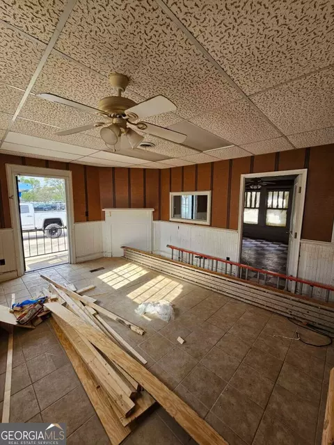 Living - 160 E Currahee St, Toccoa, GA 30577 photo 3 of 3