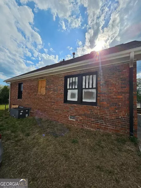 Exterior - 160 E Currahee St, Toccoa, GA 30577 photo 1 of 4