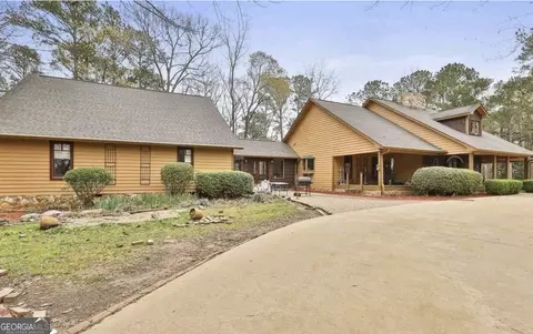 224 Riverbend Dr, Lagrange, GA 30240