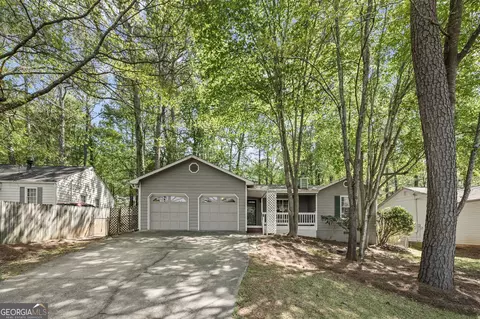 385 Lakeshore Dr, Stockbridge, GA 30281