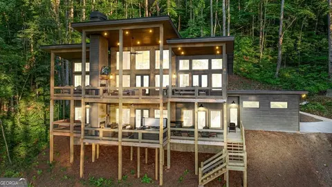 225 Grand Vista Dr, Blue Ridge, GA 30513