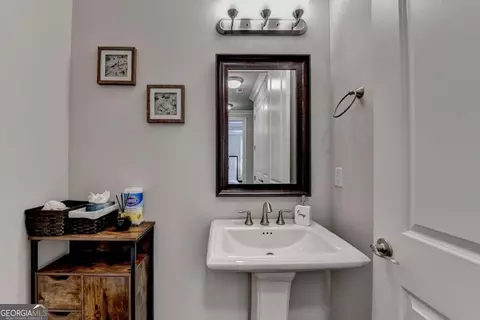 Bath - 6425 Bellmoore Park Ln, Duluth, GA 30097 photo 1 of 7