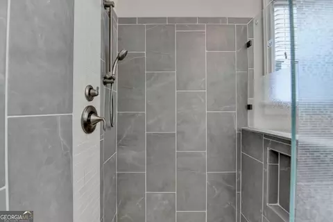 Bath - 6425 Bellmoore Park Ln, Duluth, GA 30097 photo 5 of 7