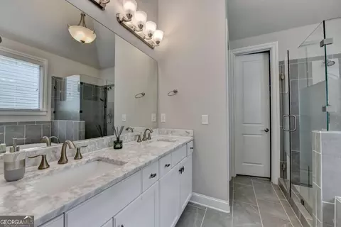 Bath - 6425 Bellmoore Park Ln, Duluth, GA 30097 photo 3 of 7
