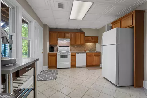 Kitchen - 4383 Pool Rd, Winston, GA 30187 photo 7 of 8