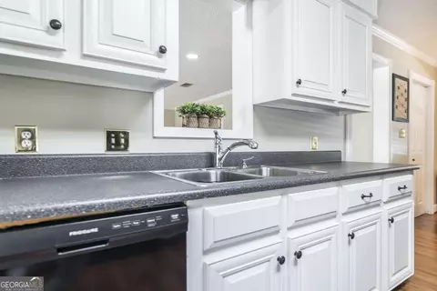 Kitchen - 2045 Northside Rd, Perry, GA 31069 photo 2 of 4