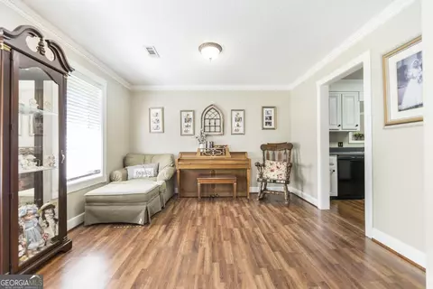 Living - 2045 Northside Rd, Perry, GA 31069 photo 1 of 4