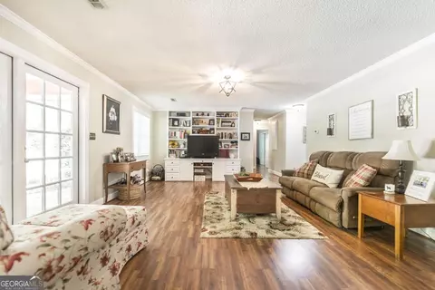Living - 2045 Northside Rd, Perry, GA 31069 photo 2 of 4
