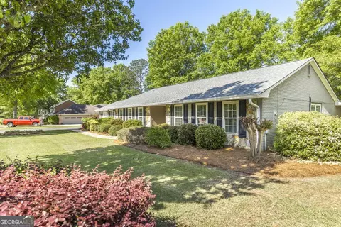 Exterior - 2045 Northside Rd, Perry, GA 31069 photo 3 of 12