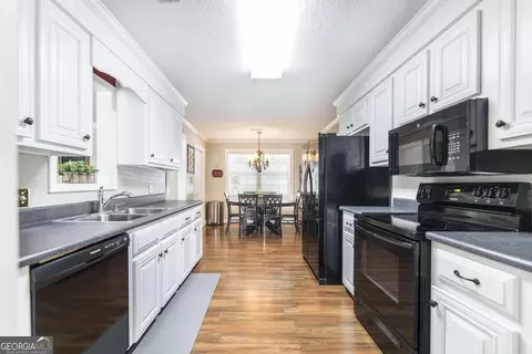 Kitchen - 2045 Northside Rd, Perry, GA 31069 photo 1 of 4