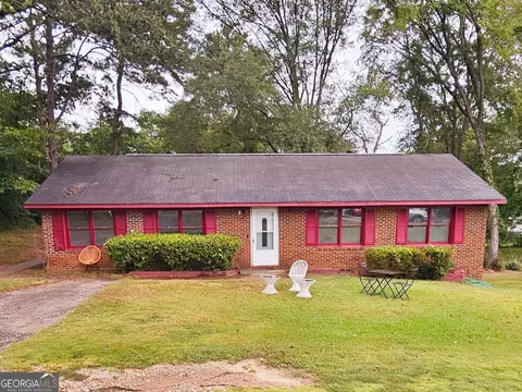 1421 Higgins St, West Point, GA 31833