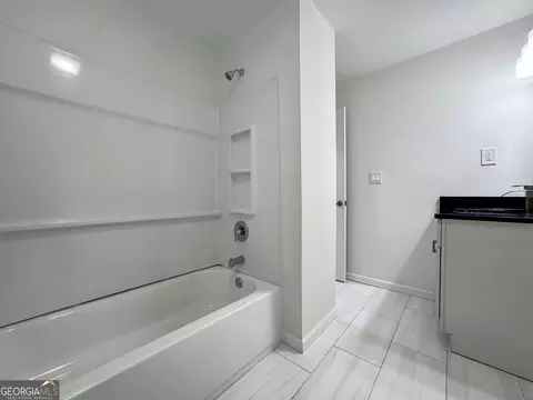 Bath - 446 Biles Rd, Jackson, GA 30233 photo 4 of 6