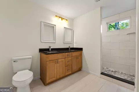 Bath - 446 Biles Rd, Jackson, GA 30233 photo 3 of 6