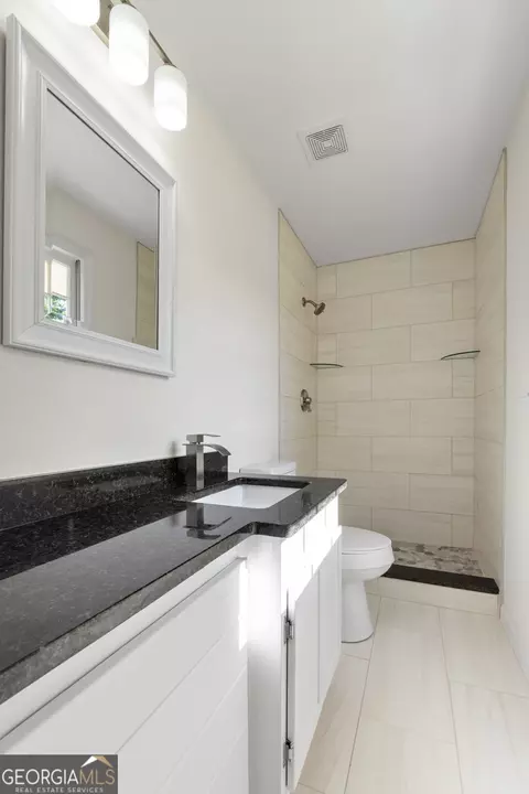 Bath - 446 Biles Rd, Jackson, GA 30233 photo 5 of 6