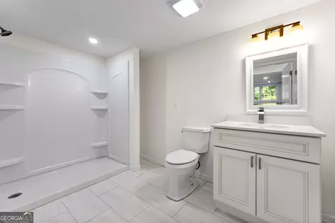 Bath - 446 Biles Rd, Jackson, GA 30233 photo 6 of 6