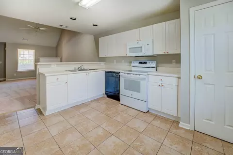 Kitchen - 20 Highgate Trl, Covington, GA 30016 photo 2 of 3