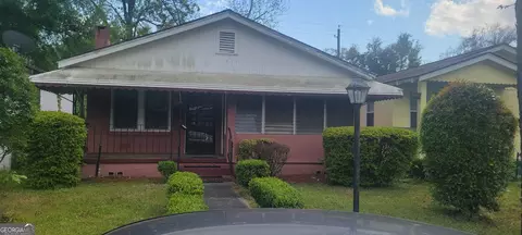 619 46 St, Savannah, GA 31405