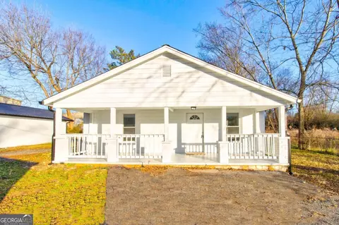 54 School St NE, White, GA 30184