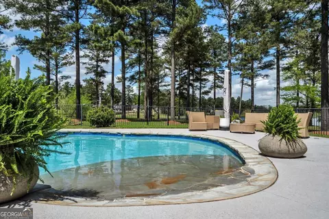 Exterior - 2018 Potters Rd, Perry, GA 31069 photo 4 of 16