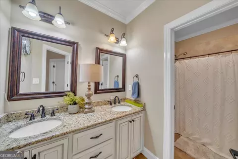 Bath - 2018 Potters Rd, Perry, GA 31069 photo 4 of 5