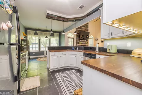 Kitchen - 208 Jasmine Ln, Lagrange, GA 30241 photo 2 of 2