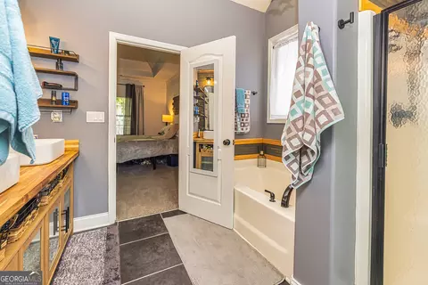 Bath - 208 Jasmine Ln, Lagrange, GA 30241 photo 2 of 3