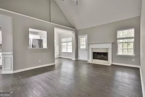 Living - 28 Willow Ridge Dr, Hampton, GA 30228 photo 2 of 4