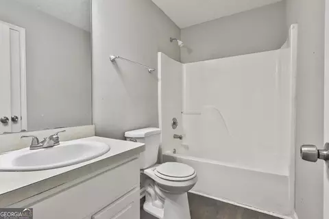 Bath - 28 Willow Ridge Dr, Hampton, GA 30228 photo 3 of 4