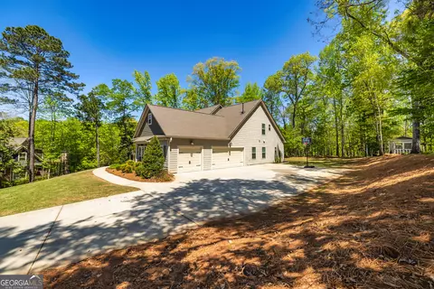 Exterior - 410 Wicklow St, Tyrone, GA 30290 photo 5 of 15