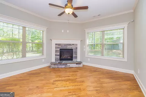 Living - 410 Wicklow St, Tyrone, GA 30290 photo 6 of 7