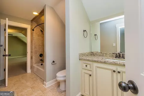 Bath - 410 Wicklow St, Tyrone, GA 30290 photo 4 of 5
