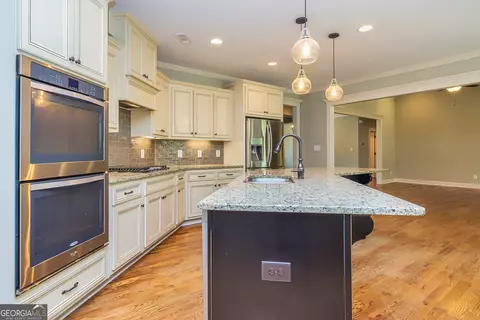 Kitchen - 410 Wicklow St, Tyrone, GA 30290 photo 4 of 4