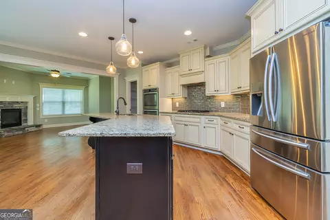 Kitchen - 410 Wicklow St, Tyrone, GA 30290 photo 2 of 4