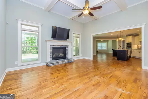 Living - 410 Wicklow St, Tyrone, GA 30290 photo 2 of 7