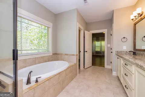 Bath - 410 Wicklow St, Tyrone, GA 30290 photo 3 of 5
