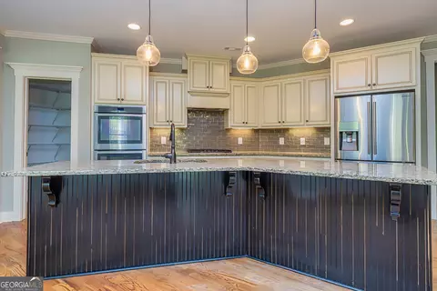 Kitchen - 410 Wicklow St, Tyrone, GA 30290 photo 3 of 4
