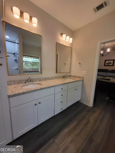 Bath - 177 Maple Dr, Commerce, GA 30529 photo 3 of 3