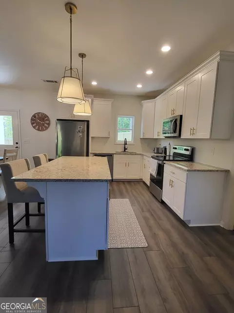 Kitchen - 177 Maple Dr, Commerce, GA 30529 photo 2 of 4