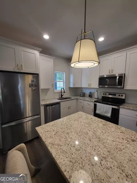 Kitchen - 177 Maple Dr, Commerce, GA 30529 photo 3 of 4