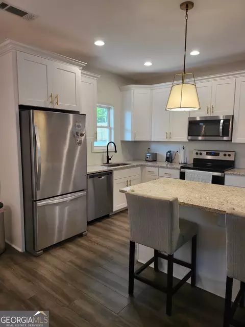 Kitchen - 177 Maple Dr, Commerce, GA 30529 photo 4 of 4