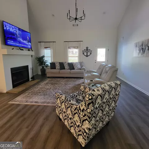 Living - 177 Maple Dr, Commerce, GA 30529 photo 1 of 1